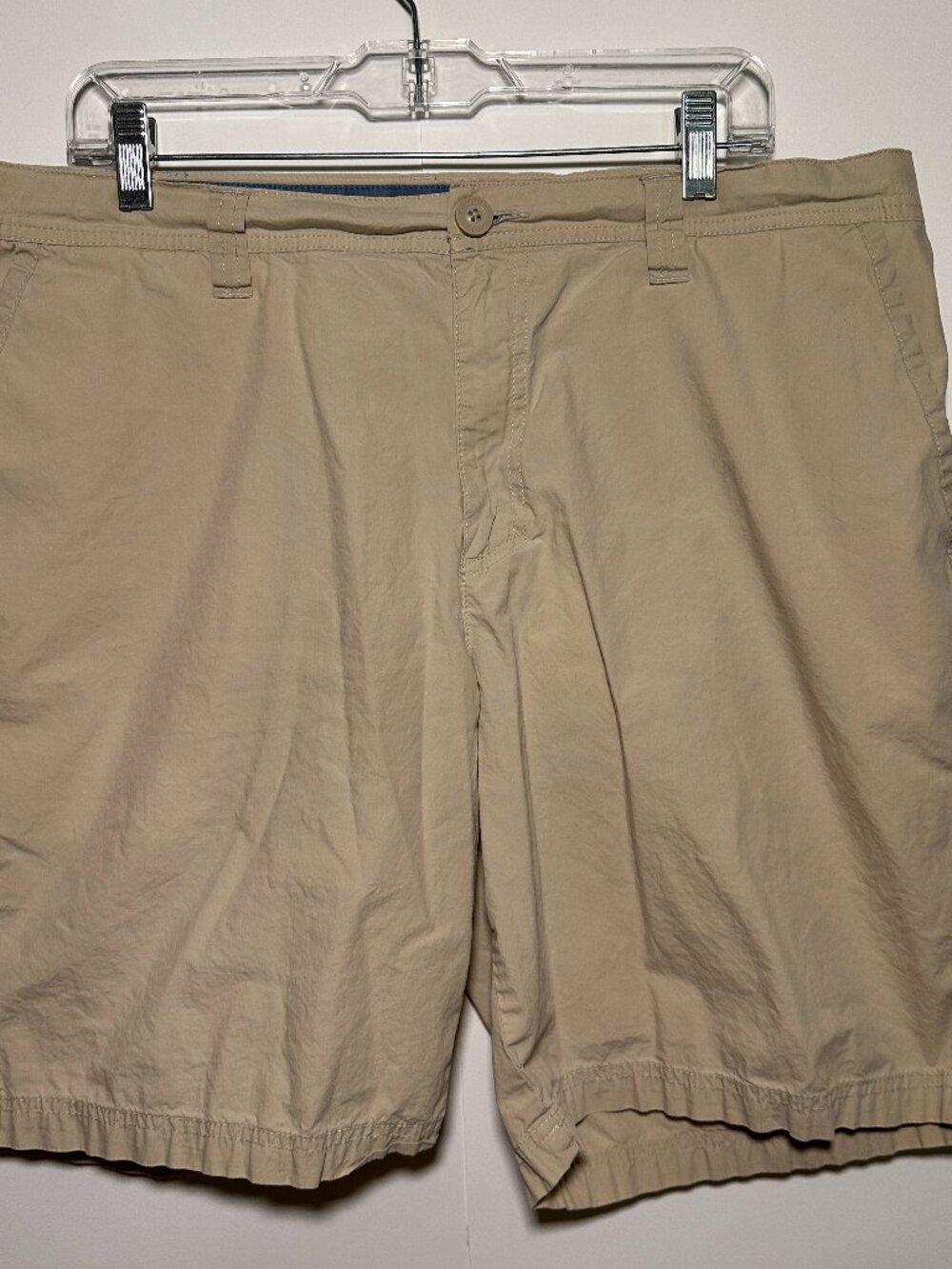 Men's Columbia Sportswear Co. Tan Chino Shorts in Size 38W